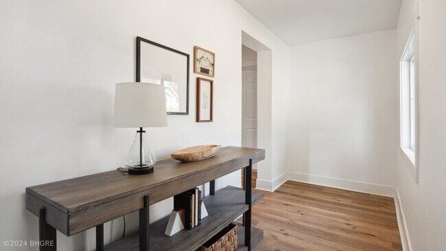 Building Photo - 407 W 1st Ave