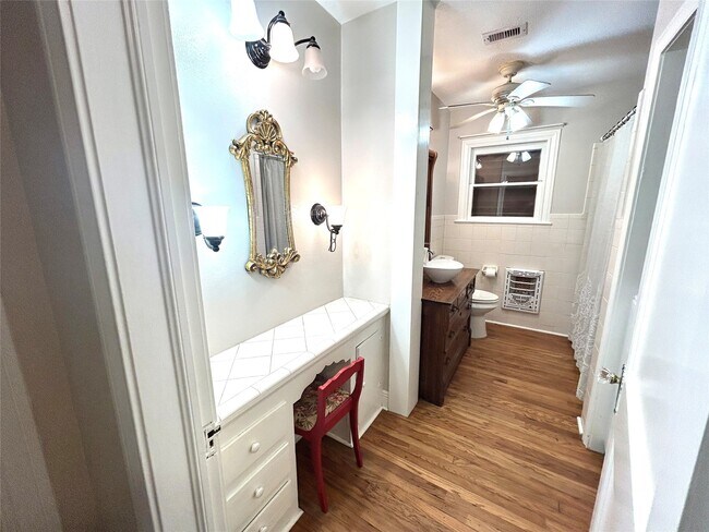 Building Photo - 4915 Houston Dr