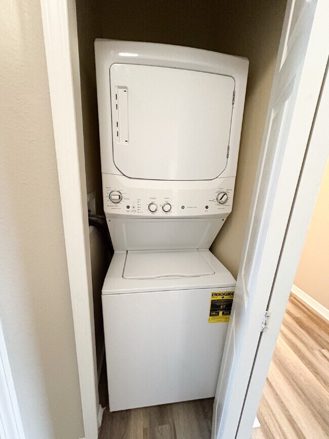 Building Photo - Spacious renovated 3-Bed, 2-Bath in VOB Riverview