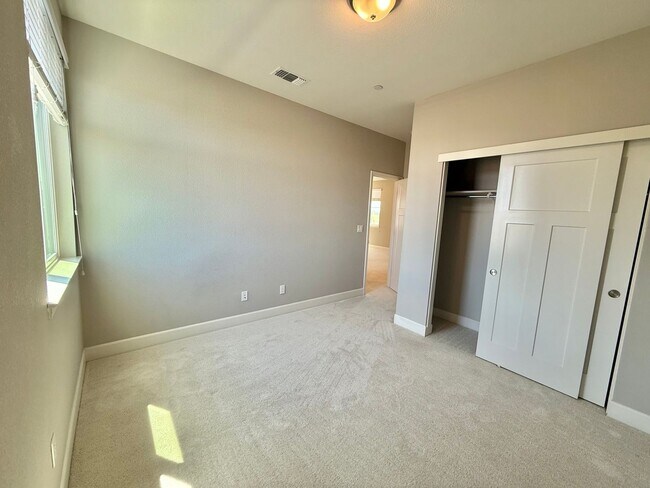 Building Photo - 1561 Osborn Dr