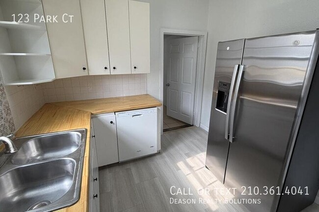 Building Photo - 123 Park Ct