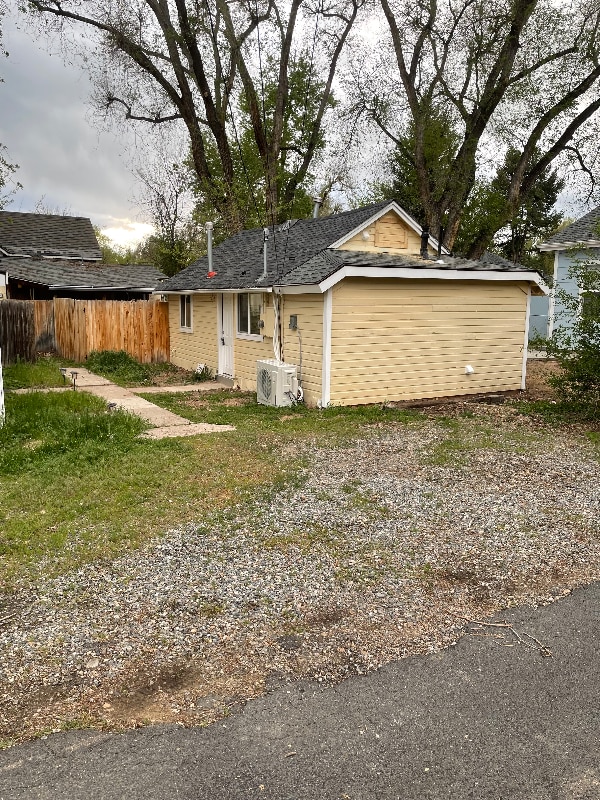 Building Photo - 932 Bross St