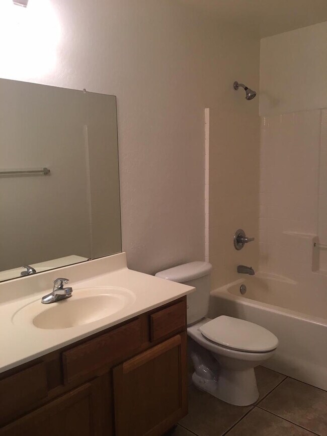 Building Photo - South Phoenix 4 Bed 2 Bath