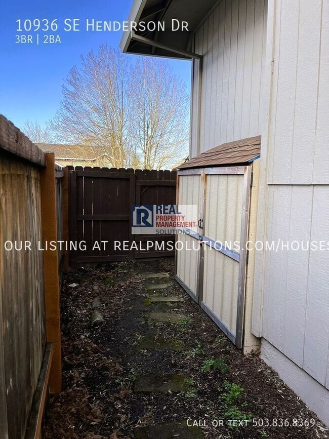 Building Photo - 10936 SE Henderson Dr