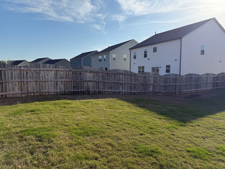 Building Photo - 4680 Trefoil Path