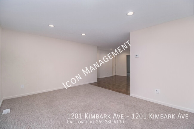 Building Photo - 1201 Kimbark Ave