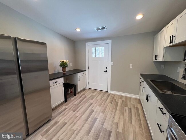 Building Photo - 33 Old US Hwy 1