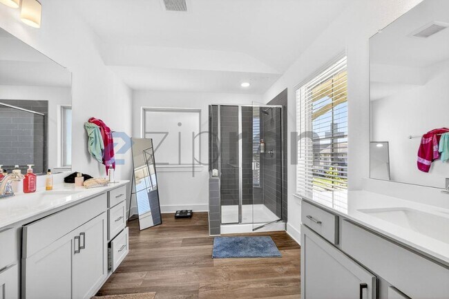 Building Photo - 3140 Eddington Dr