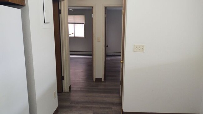 Building Photo - $1,095 | 3 Bedroom, 1 Bathroom Apartment |...