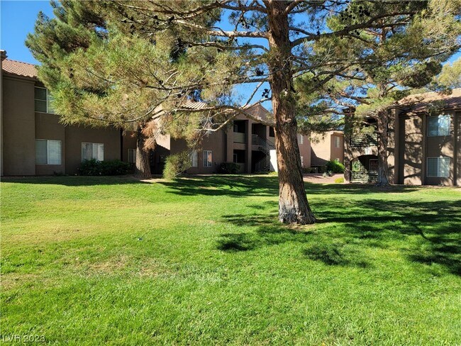 Building Photo - 2121 Blue Breeze Dr