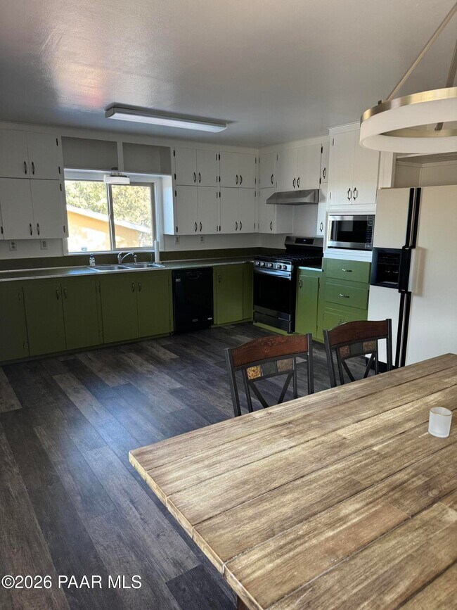 Building Photo - 627 Pinion Pl