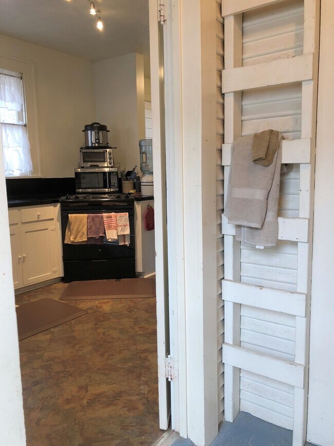 Building Photo - 703E31