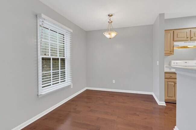 Building Photo - Walkable 2BR/2BA Condo Between Vanderbilt & Belmont + Modern Updates