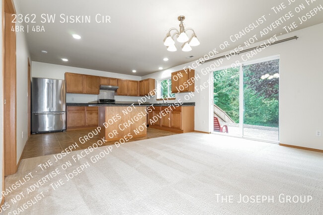 Building Photo - 2362 SW Siskin Cir