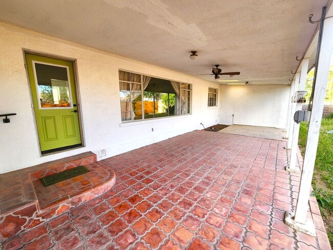Building Photo - 414 Phillips Dr
