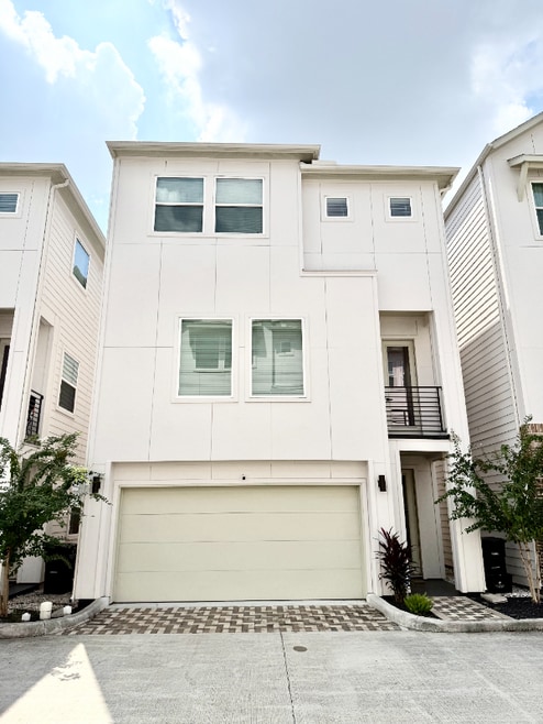 Building Photo - 8307 Brecha Ln