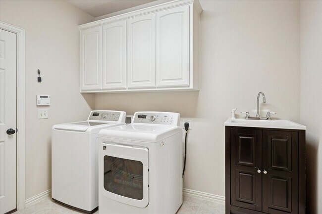 Building Photo - Stunning home in Panther Creek