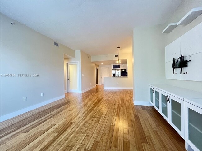 Building Photo - 10 Aragon Ave