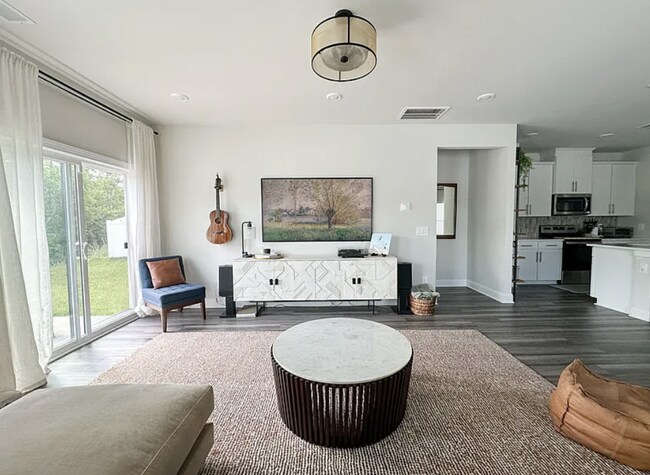 Building Photo - Spacious 4 Bedroom Home with Main-Level Primary and 2-Car Garage