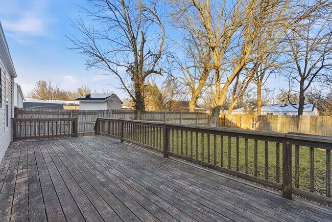 Building Photo - 3 Bedroom | 2 Bathroom | Nixa MO| Fenced Back Yard! | Nixa Schools!