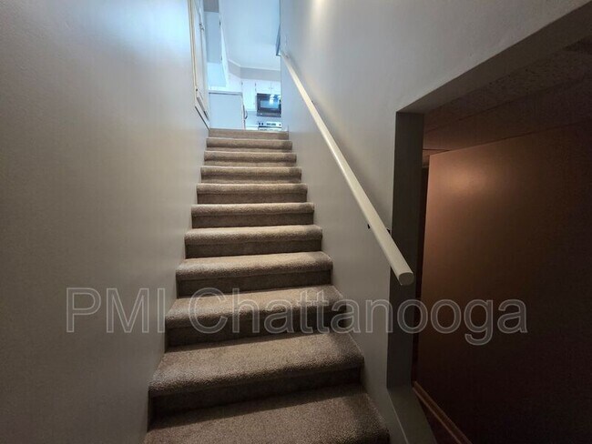 Building Photo - 3717 Crestview Pl