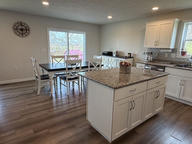 Building Photo - 166 Gwenedd Ln