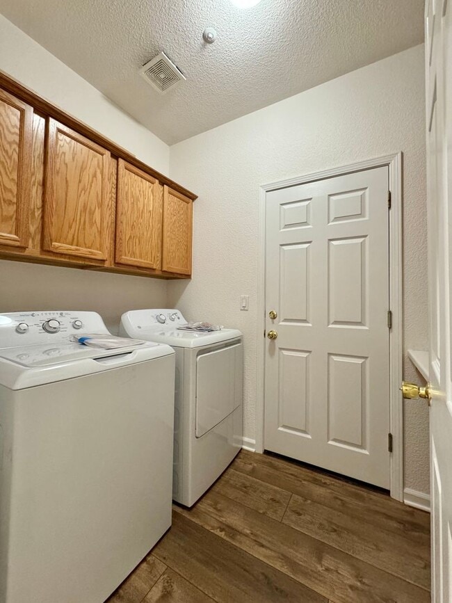 Building Photo - TENTATIVELY RENTED 3 Bedrooms, 2 1/2 Bathrooms, Serene Napa Setting