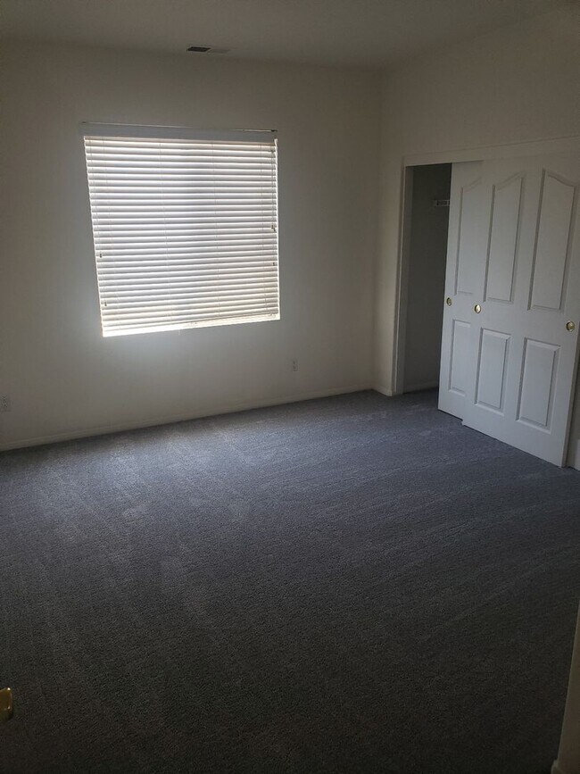 Building Photo - Large 4 BR + Office/Den in Gated Comunity - South Temecula