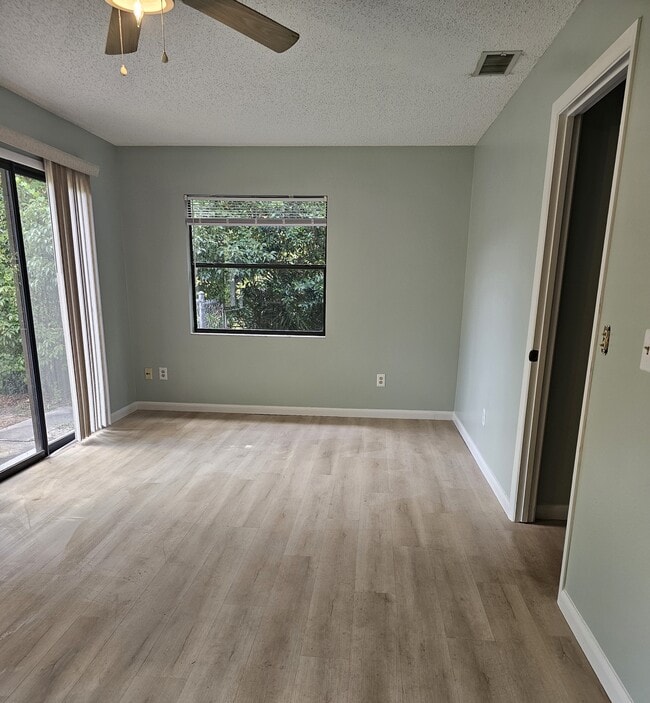 Building Photo - 215 Eldorado Dr