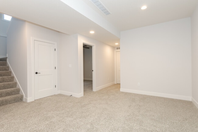 Building Photo - 1613 Belclare Rd