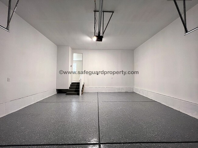 Building Photo - Newer 4 Bedroom Home in West Jordan