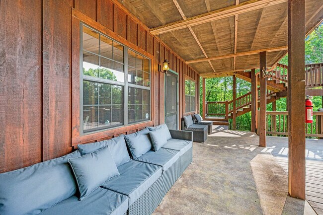 Building Photo - 150 Arrow Way