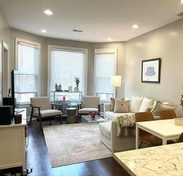 Building Photo - 2736 N Wilton Ave