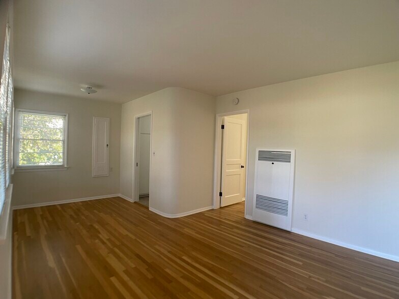 Living Room - 1008 Euclid St