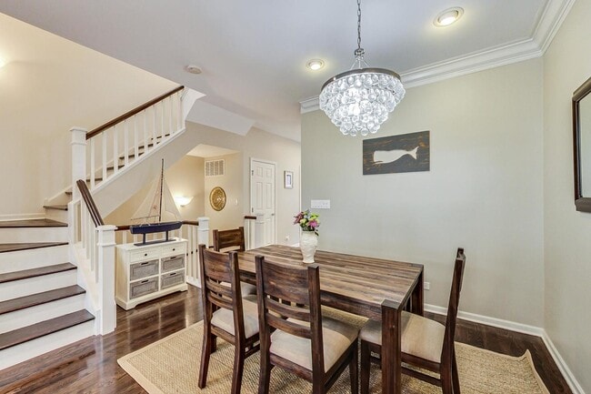 Building Photo - 1351 W Altgeld St