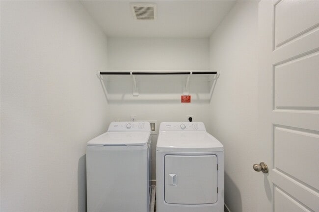 Building Photo - 10113 Berkeley Spgs Trl