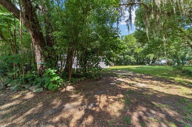 Building Photo - Spacious 3BR/2BA Home  Available Now!