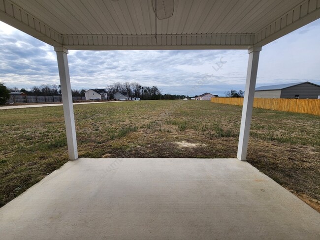 Building Photo - 2185 Ridgeway Rd