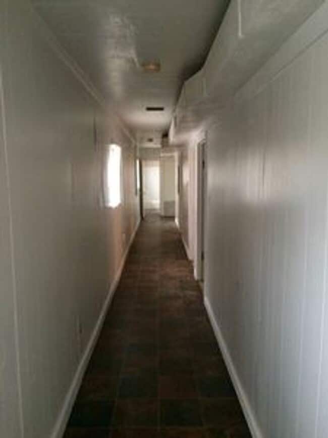 Building Photo - Spacious 4 bed 2 bath House in Church Hill