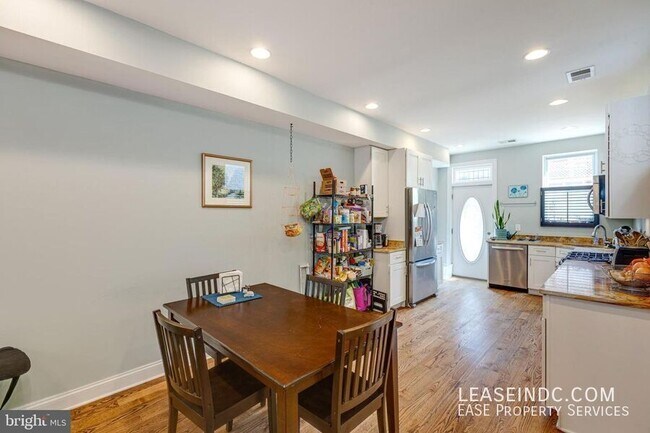 Building Photo - 604 Harvard St NW