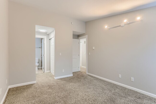 Building Photo - AVAILABLE AUGUST 1, 2026 >> Stunning 2BR/2BA Condo For Rent in Bellevue!! W/S/G Included!!!