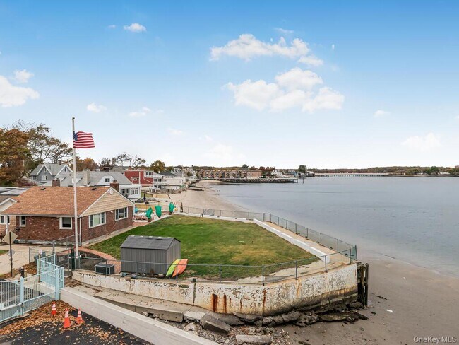 Building Photo - 240 Bowne St