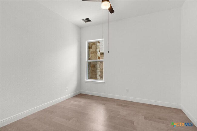 Building Photo - 746 Faith Dr
