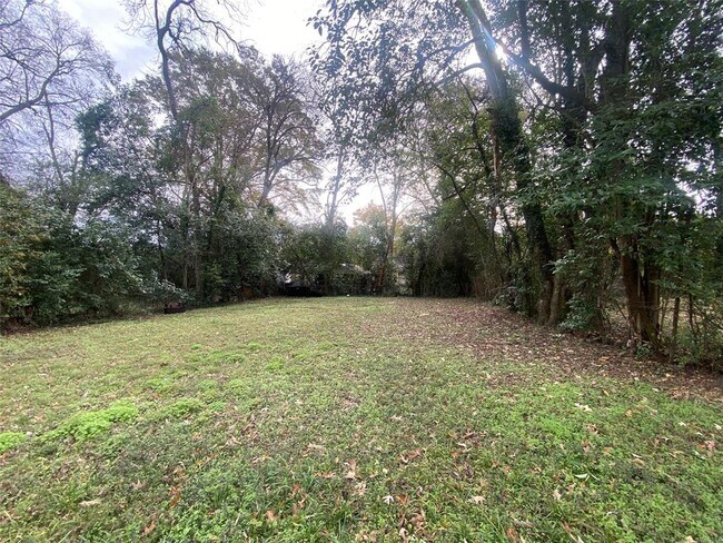 Building Photo - 2418 Cherry St