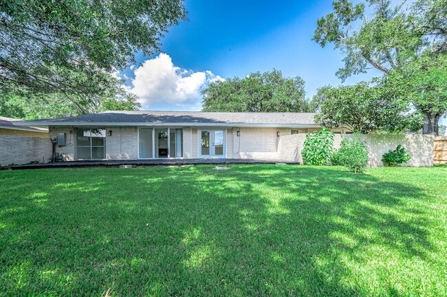 Building Photo - 1616 Redway Ln