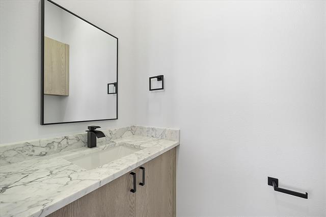 Building Photo - 2811 Rodeo Dr