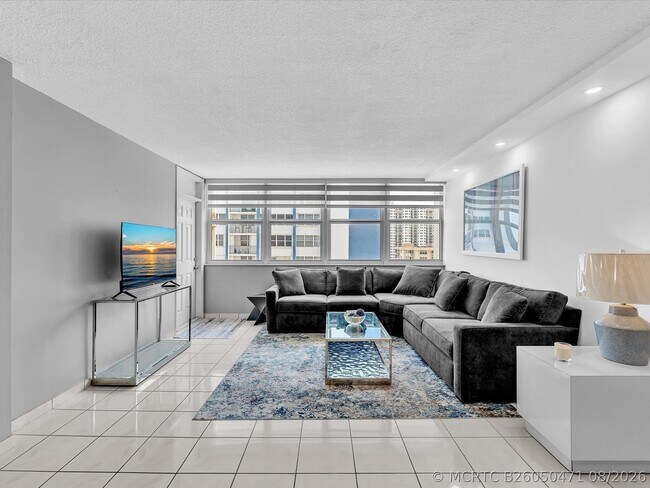 Building Photo - 1410 S Ocean Dr