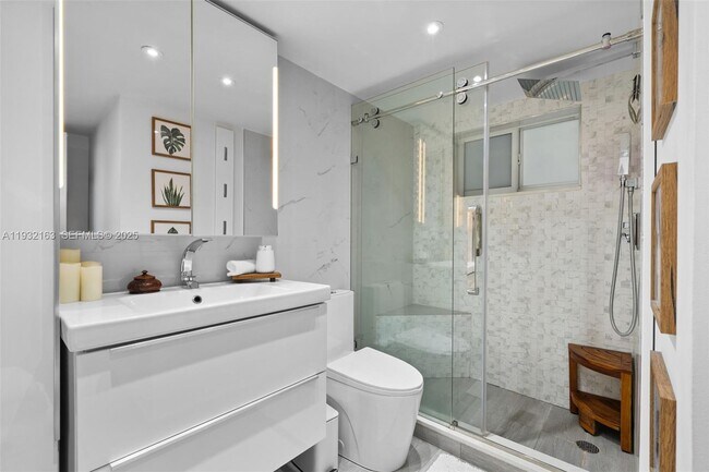 Building Photo - 4000 NE 170th St