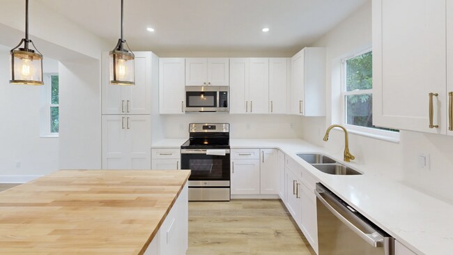 Building Photo - 2016 Towner Ave SW