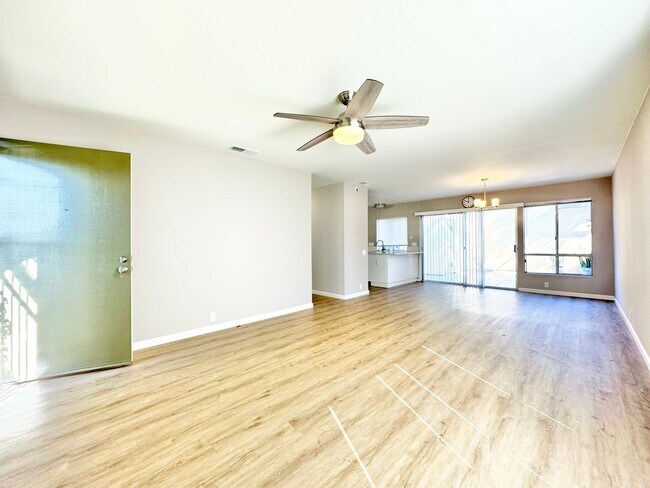 Building Photo - Beautiful 4Bd/2Ba located in Mira Mesa!